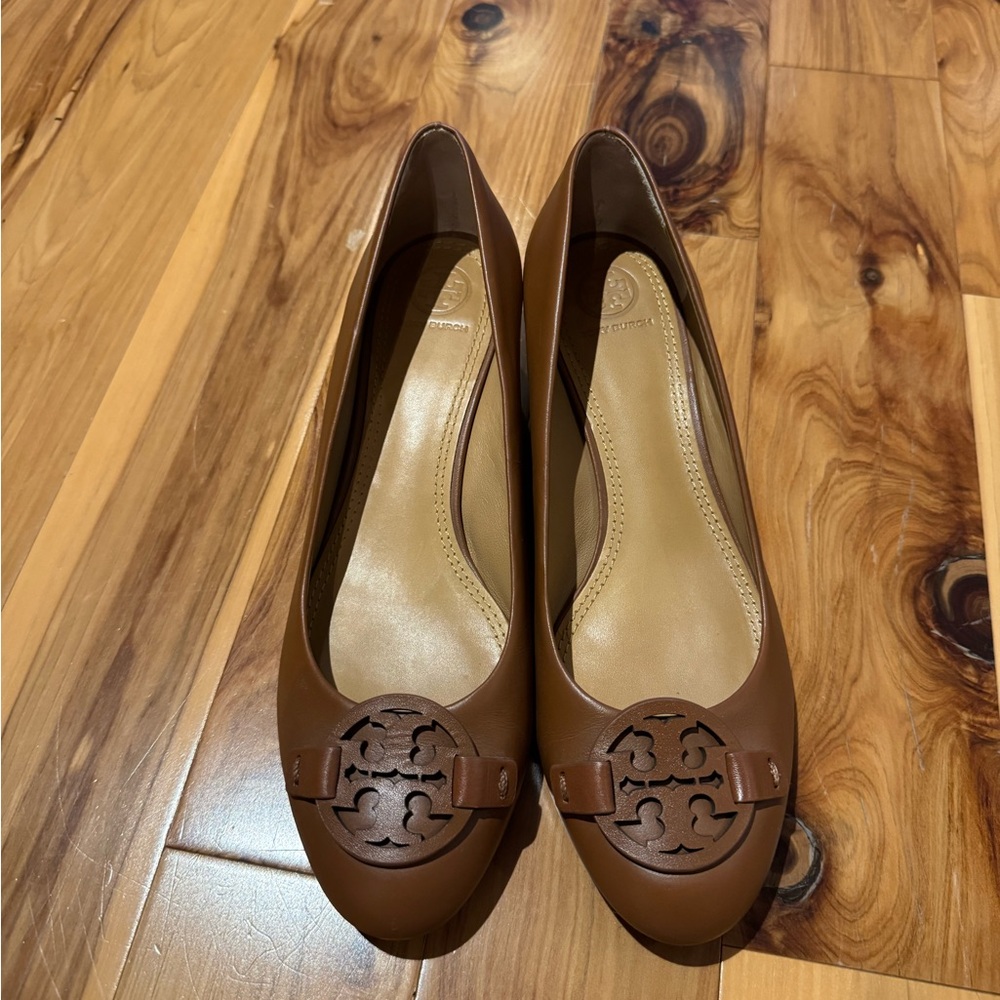 Never worn Tory Burch Brown Leather Gabriel Wedge Pumps Size 9.5